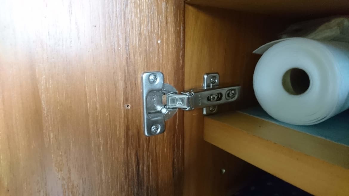 蝶番の調整・交換なら碧南市の建具修理の窓口碧南市